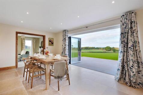 5 Exchequer Court Thruxton (26).jpg