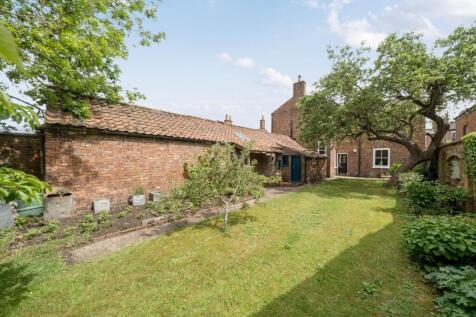 REAR OF THE PROPERTY.jpg