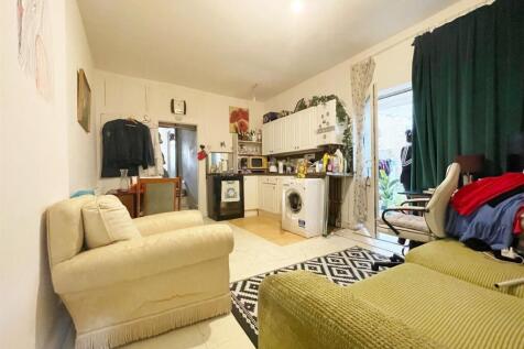 Lounge - Kitchen
