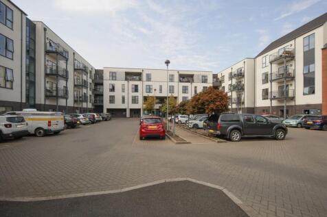 150 Queensway Court_-24.jpg