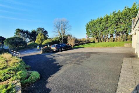 Parking for 8 vehicles