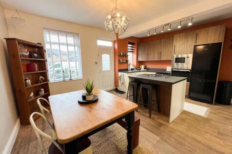 OPEN PLAN DINING KITCHEN