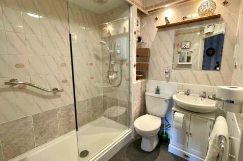 TILED 3 PIECE SHOWER ROOM