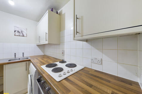 Christchurch Court, Banbury, OX16 photo 3