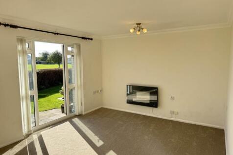 Shrubbs Drive, Middleton On Sea photo 3