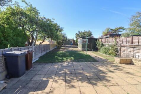 17 CHURCH END LANE GARDENS-2.jpg