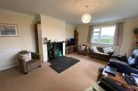 Living room..jpg
