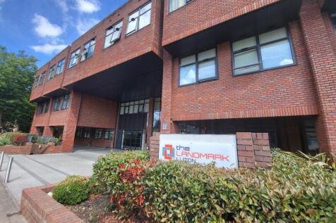 Stunning 1 Bedroom Apartment with Private Parking