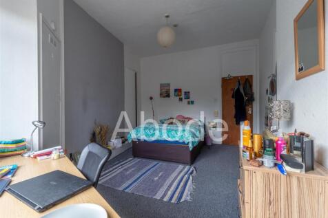 The Crescent, Hyde Park, Leeds photo 3