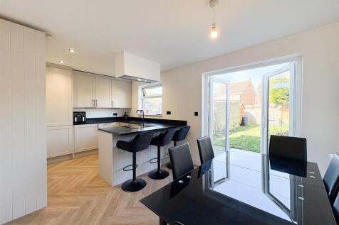 Kitchen dining-1.jpg