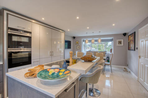 Kitchen / Dining Room (2)