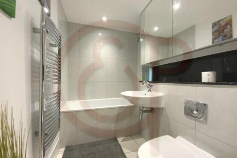 Family bathroom.jpg