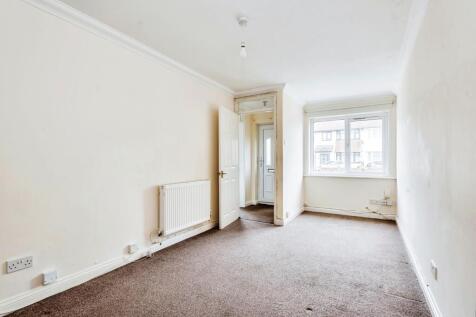 Addison Drive photo 4