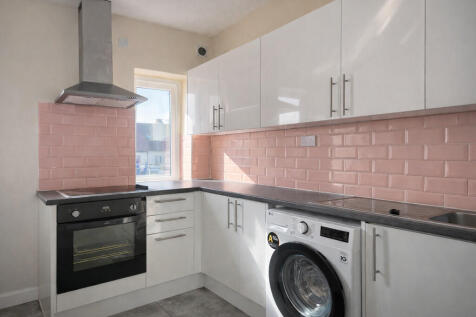Modern kitchen wi...