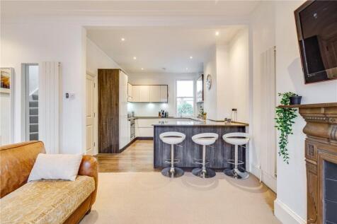 3-bed flat on Danehurst Street, London, SW6, £3,700/mo
