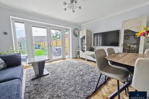 Elm Court, Birkenshaw photo 3