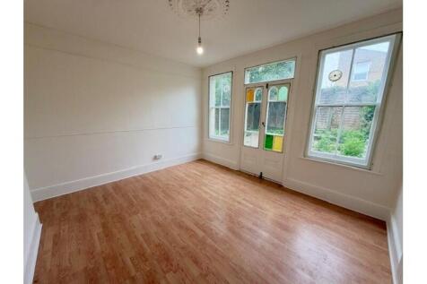 Canewdon Road , Westcliff-on-Sea, Southend-on-Sea photo 4