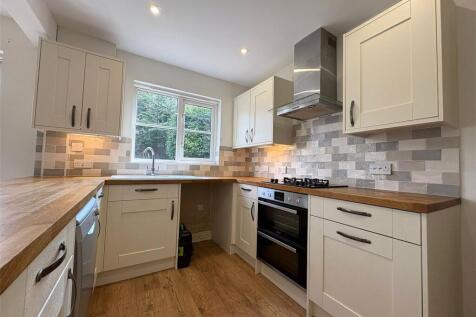 Parish Close, Ash, Aldershot, Surrey, GU12 photo 3