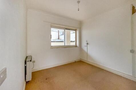 Freehold &amp; Flat 3 Dawes Court, Fisher Street, Paig