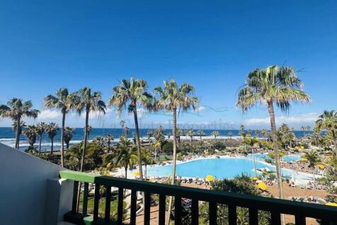 pool and sea view