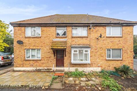 London, SE28 - property photo