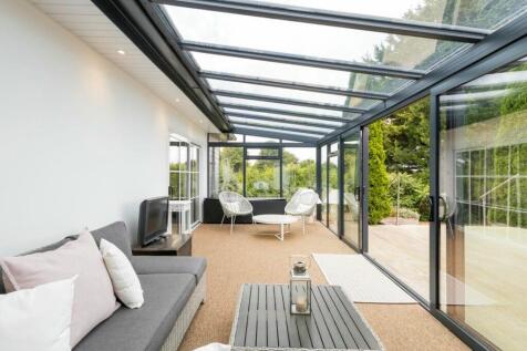 Sun room opening onto the terrace