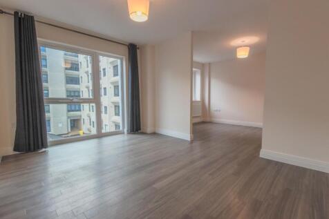 Skyline House, Swingate, Stevenage photo 3