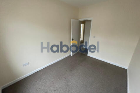 Midland Road, Royston, Barnsley, S71 4BP photo 5