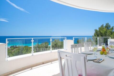 Spectacular villa with license and sea views in Santo Tomás