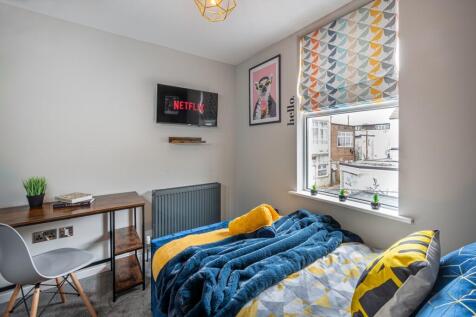 Room 3, 2 Newhall Street, Swindon, Wiltshire, SN1 photo 4