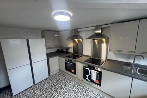 Cambrian Terrace, Beeston, Leeds photo 4