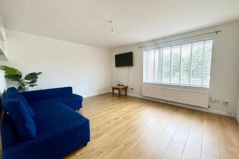 Tudor Court, De Havilland Way, Stanwell, Staines-upon-Thames photo 3