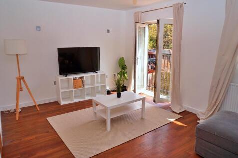 Presenting a modern high-spec 5 Bed HMO close to 