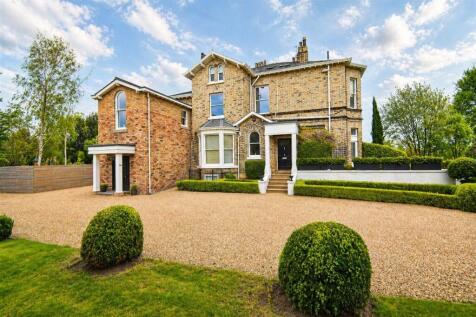 2-bed flat on Heyes Lane, Alderley Edge, £1,850/mo