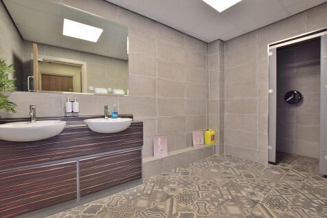 Commercial Property to rent Image 12