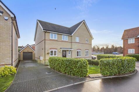 7 Farmers Way, HP27 9EW-9.jpg