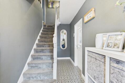 CAM03729G0-PR0111-STILL010