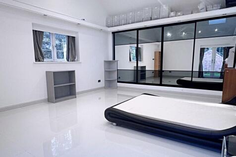 Bedroom Further V...