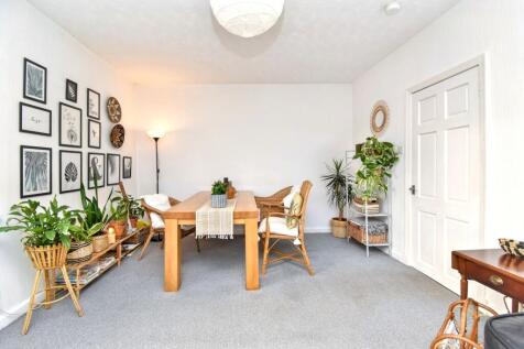 Lounge/Dining Angle 2