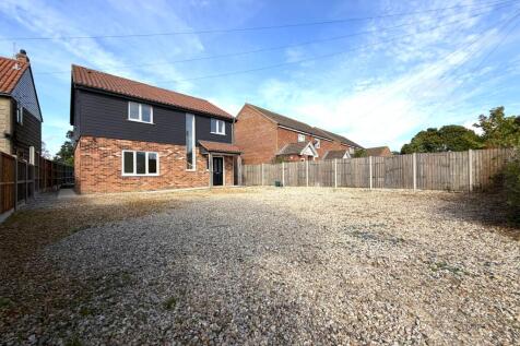 4-bed detached on Sutton Crescent, Freethorpe, Norfolk, £1,650/mo
