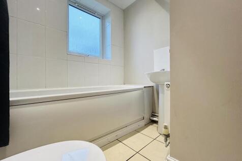 GROUND FLOOR BATHROOM