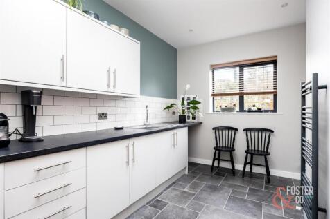 Tredcroft Road, 4-010.jpg