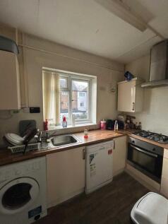 Hilltop Court, Manchester photo 4