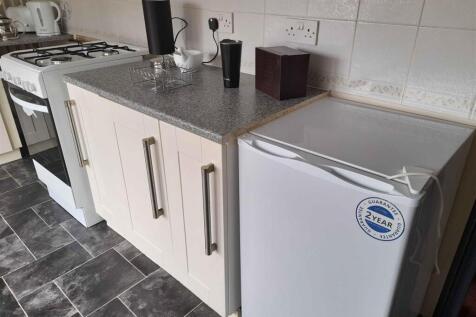 Kitchen 2.jpg