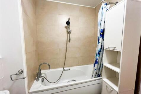 BATHROOM -.jpeg