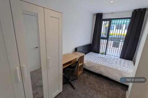 Double Room Available For Rent
