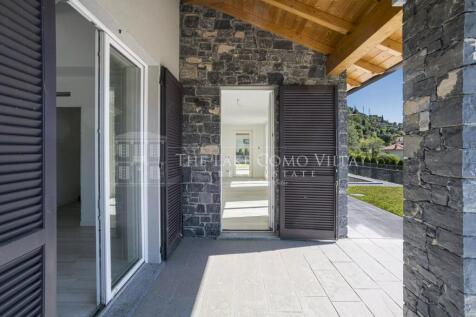 Lenno the lake como villa-via degli alpini