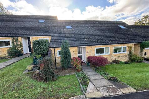 Tower House Close, Cuckfield, RH17. 2 bedroom bungalow for sale
