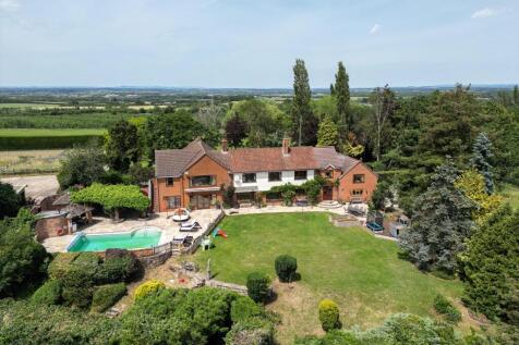 Pershore, WR10 - property photo