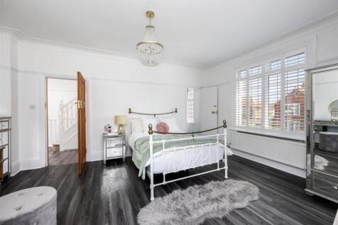 St Valerie Road, 19-008.jpg